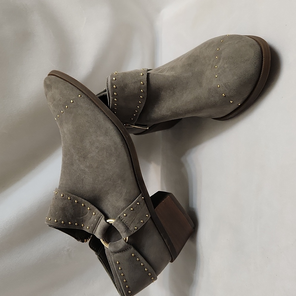 Taryn Rose Sage Leather Gold Studded Heeled Ankle boots (w size 7.5)